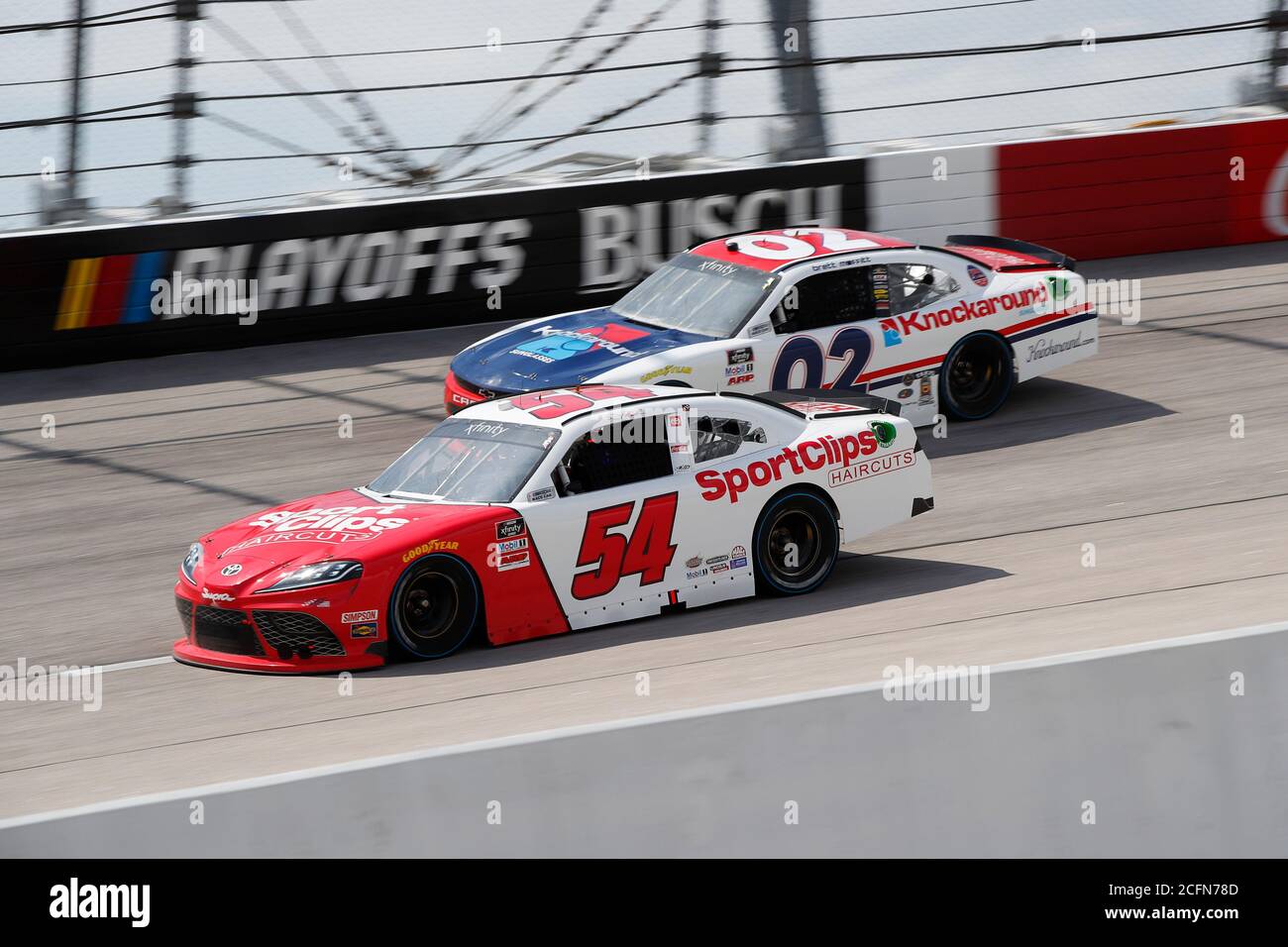 Darlington, South Carolina, USA. September 2020. Denny Hamlin Rennen für den Sport Clips Haircuts VFW 200 auf dem Darlington Raceway in Darlington, South Carolina. Kredit: Stephen A. Arce/ASP/ZUMA Wire/Alamy Live Nachrichten Stockfoto