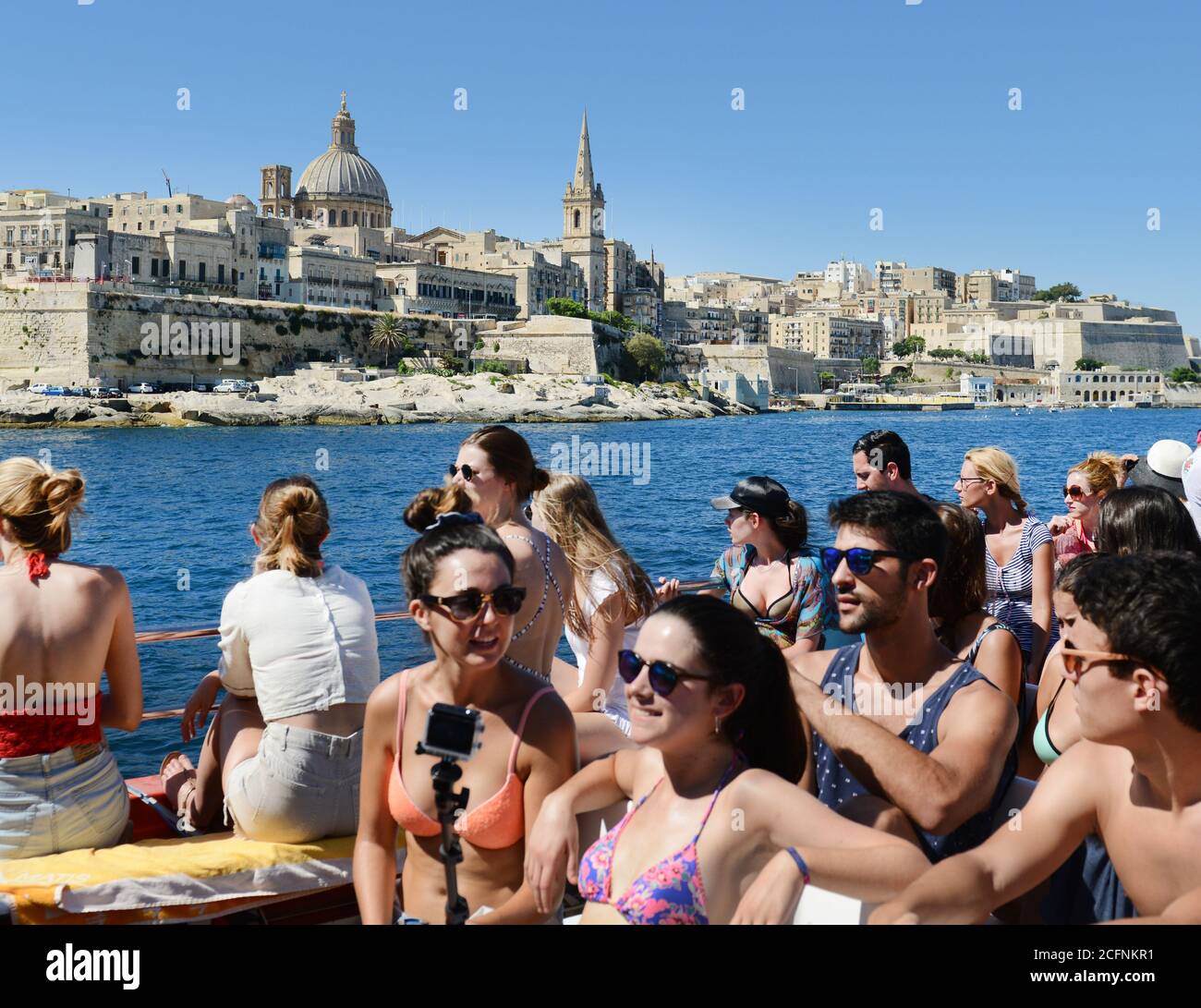 Tourist auf einer Bootsfahrt auf der Insel Comino in Malta. Stockfoto