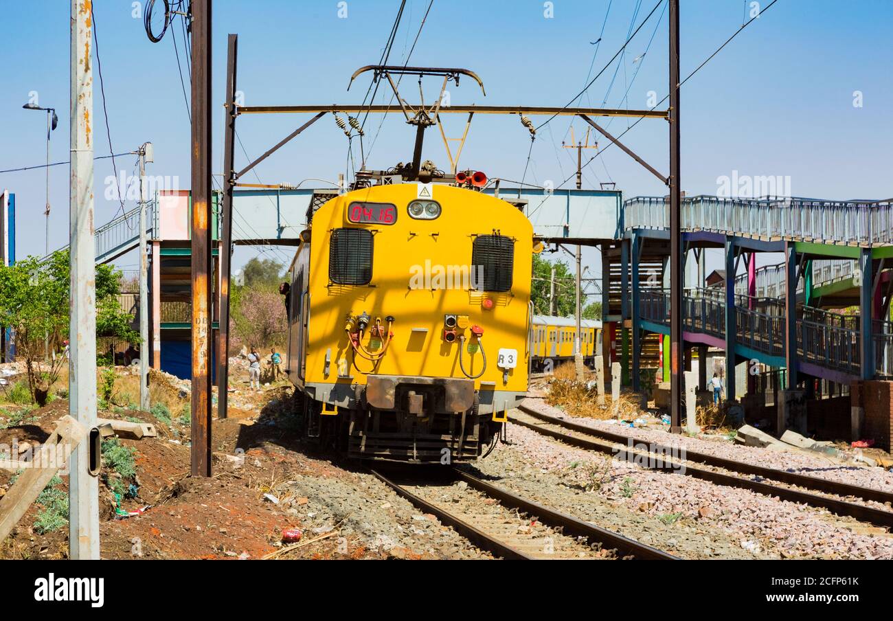 Soweto, Südafrika - 08 September 2018: S-Bahn durch das Herz von Soweto, Johannesburg verschieben Stockfoto