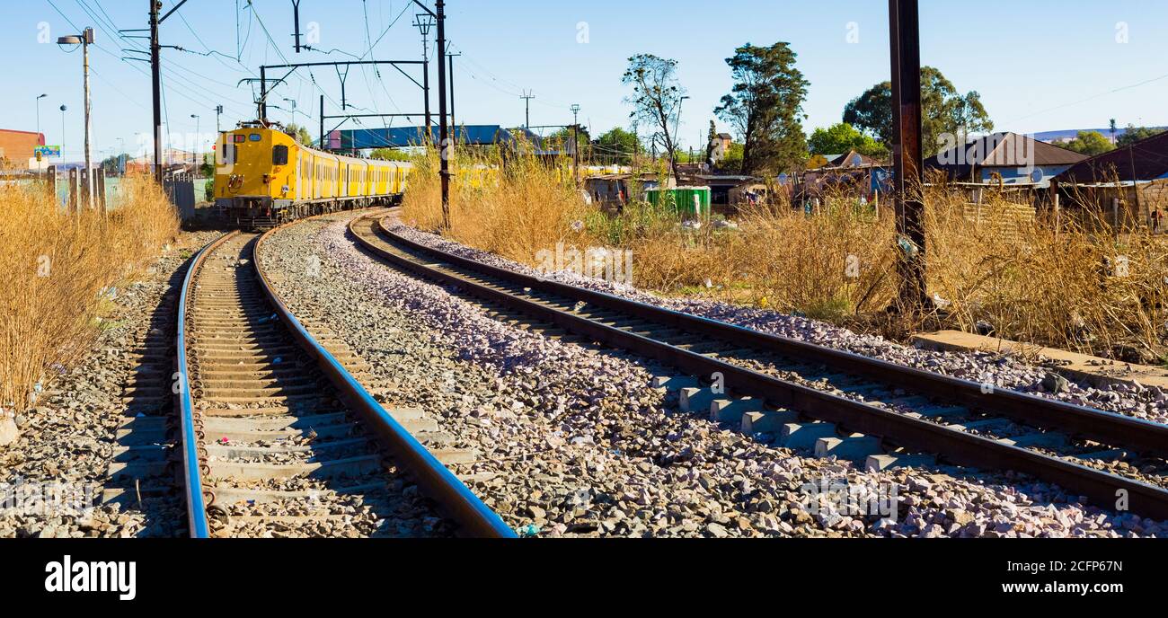 Soweto, Südafrika - 08 September 2018: S-Bahn durch das Herz von Soweto, Johannesburg verschieben Stockfoto