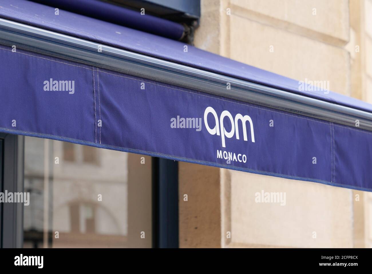 Bordeaux , Aquitaine / Frankreich - 09 01 2020 : APM Monaco Logo und Schild vor dem Geschäft Modeschmuck Luxus Premium Shop Unternehmen Stockfoto
