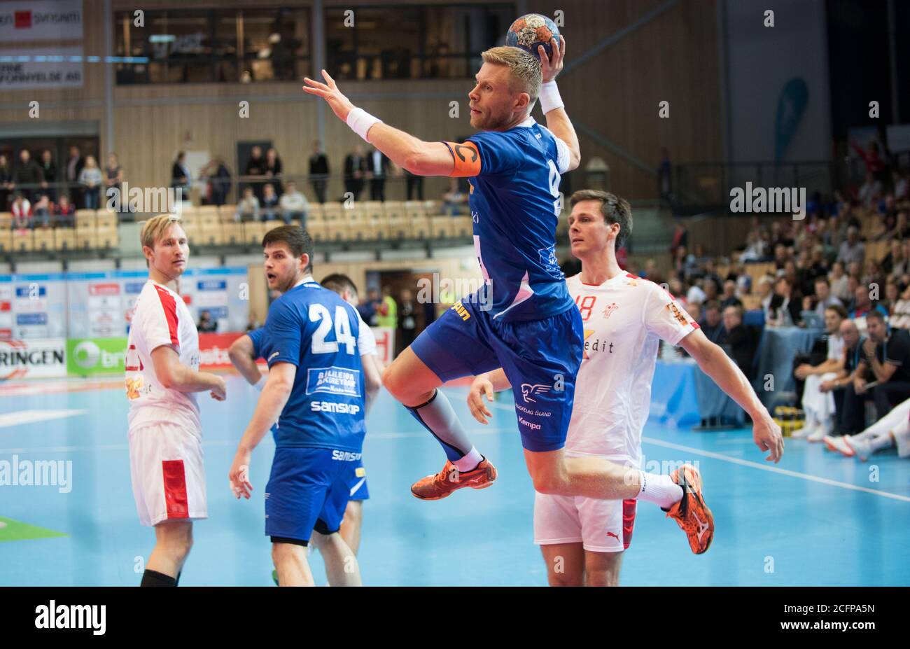 Der Iceland Gudjon Valur Sigurdsson (9) wurde beim Männer-Handball-Spiel zwischen Dänemark und Island beim Golden League Turnier in Oslo in Aktion gesehen (Gonzales Photo/Jan-Erik Eriksen). Oslo, 08. November 2015. Stockfoto