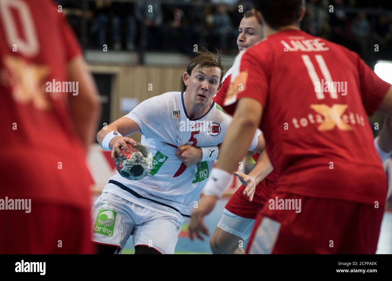 Norwegens Sander Sagosen (5) in Aktion gesehen in der Männer Handball-Spiel zwischen Norwegen und Dänemark bei der Golden League Turnier in Oslo (Gonzales Photo/Jan-Erik Eriksen). Oslo, 07. November 2015. Stockfoto