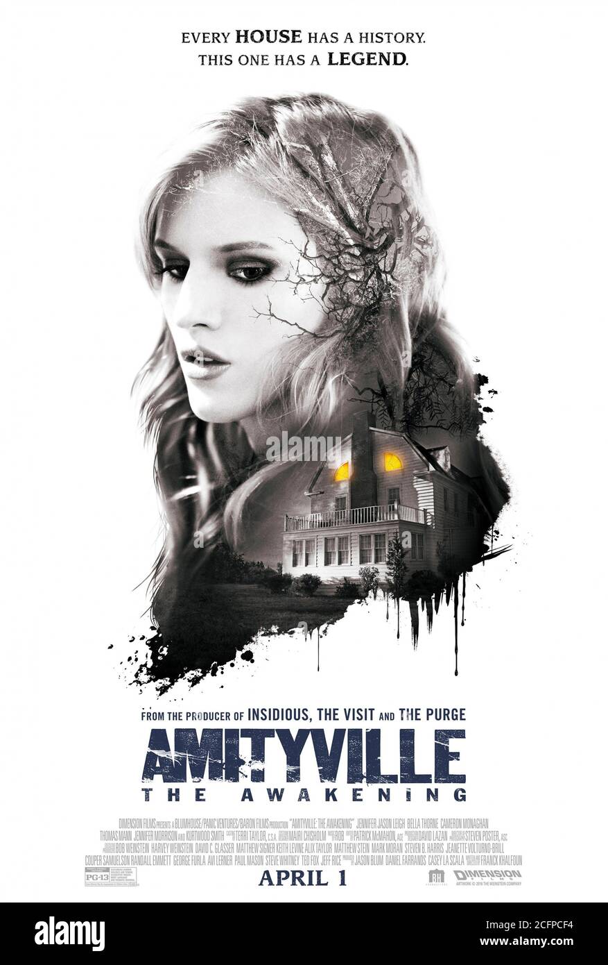 Amityville: The Awakening (2017) unter der Regie von Franck Halfoun mit Jennifer Jason Leigh, Bella Thorne, McKenna Grace und Cameron Monaghan. Eine alleinerziehende Mutter und ihre Kinder ziehen in dieses berüchtigte Haus. Stockfoto