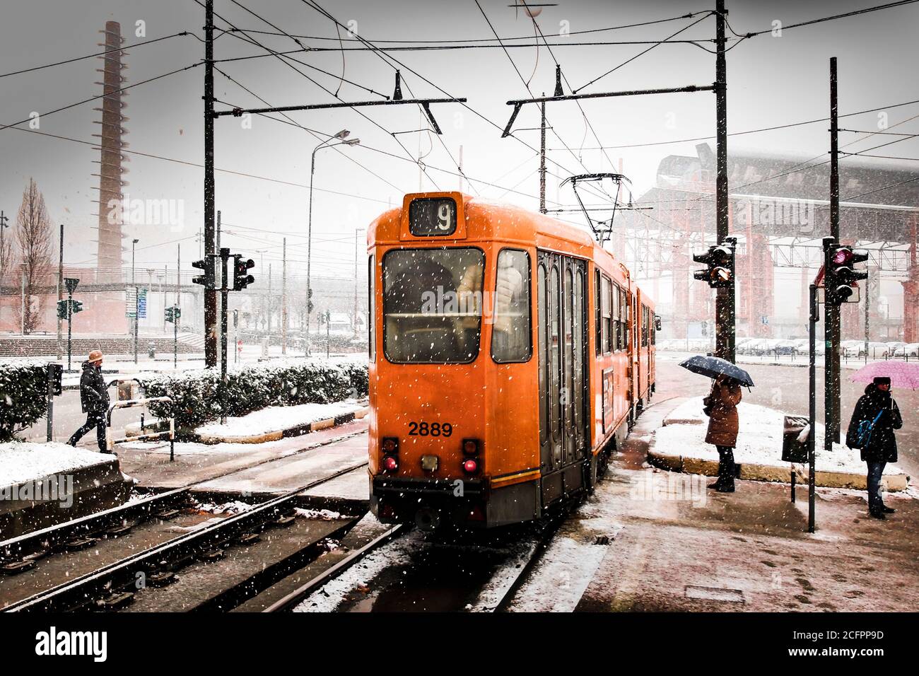 Die farbenfrohe Straßenbahn von Turin, Italien Stockfoto