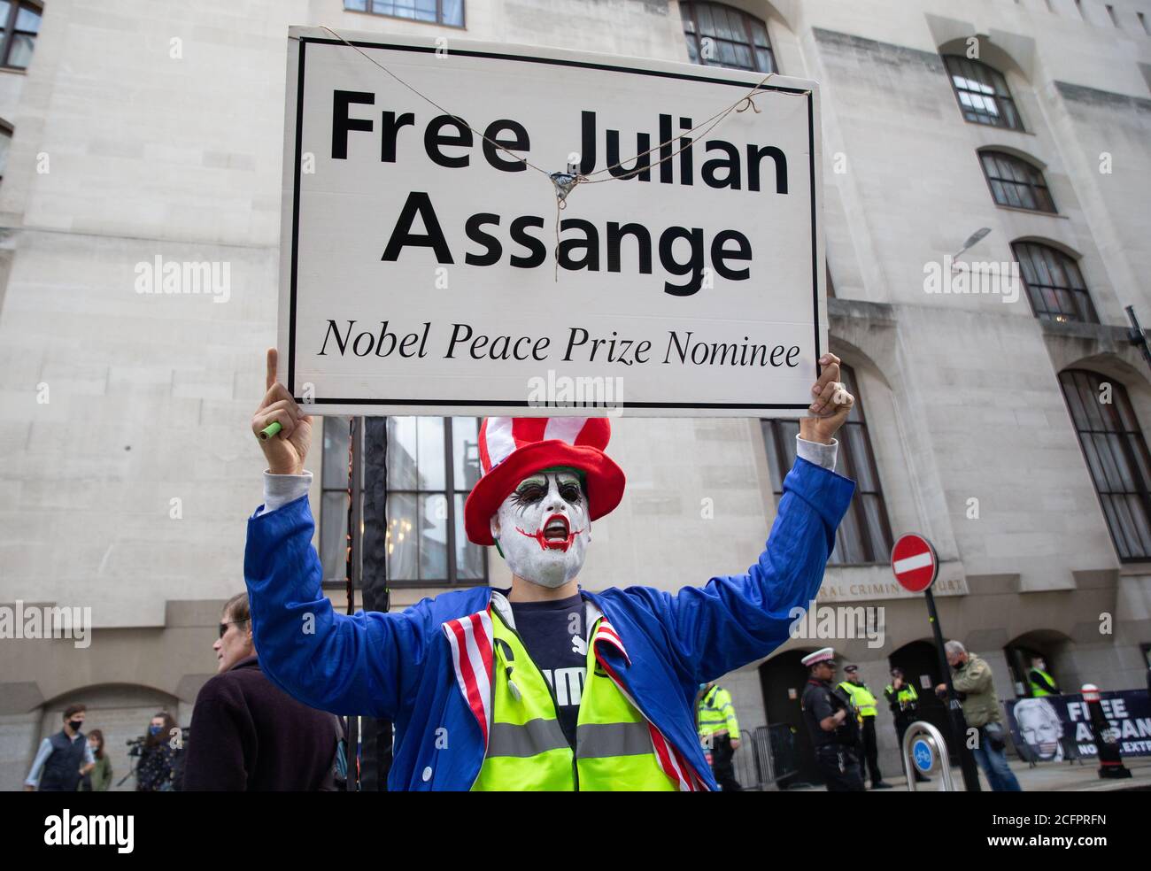 London, Großbritannien. September 2020. Unterstützer des WikiLeaks-Gründers Julian Assange versammeln sich vor dem Old Bailey, während das Gericht Auslieferungsverfahren gegen ihn hört. Quelle: Tommy London/Alamy Live News Stockfoto