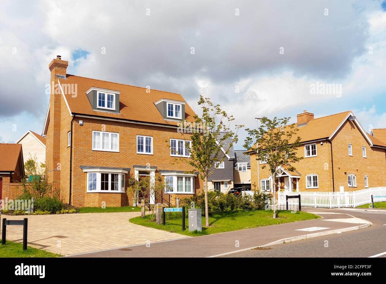 Neubau Häuser in der neuen St. Michael's Hurst Wohnsiedlung in Bishop's Stortford, Hertfordshire. VEREINIGTES KÖNIGREICH Stockfoto