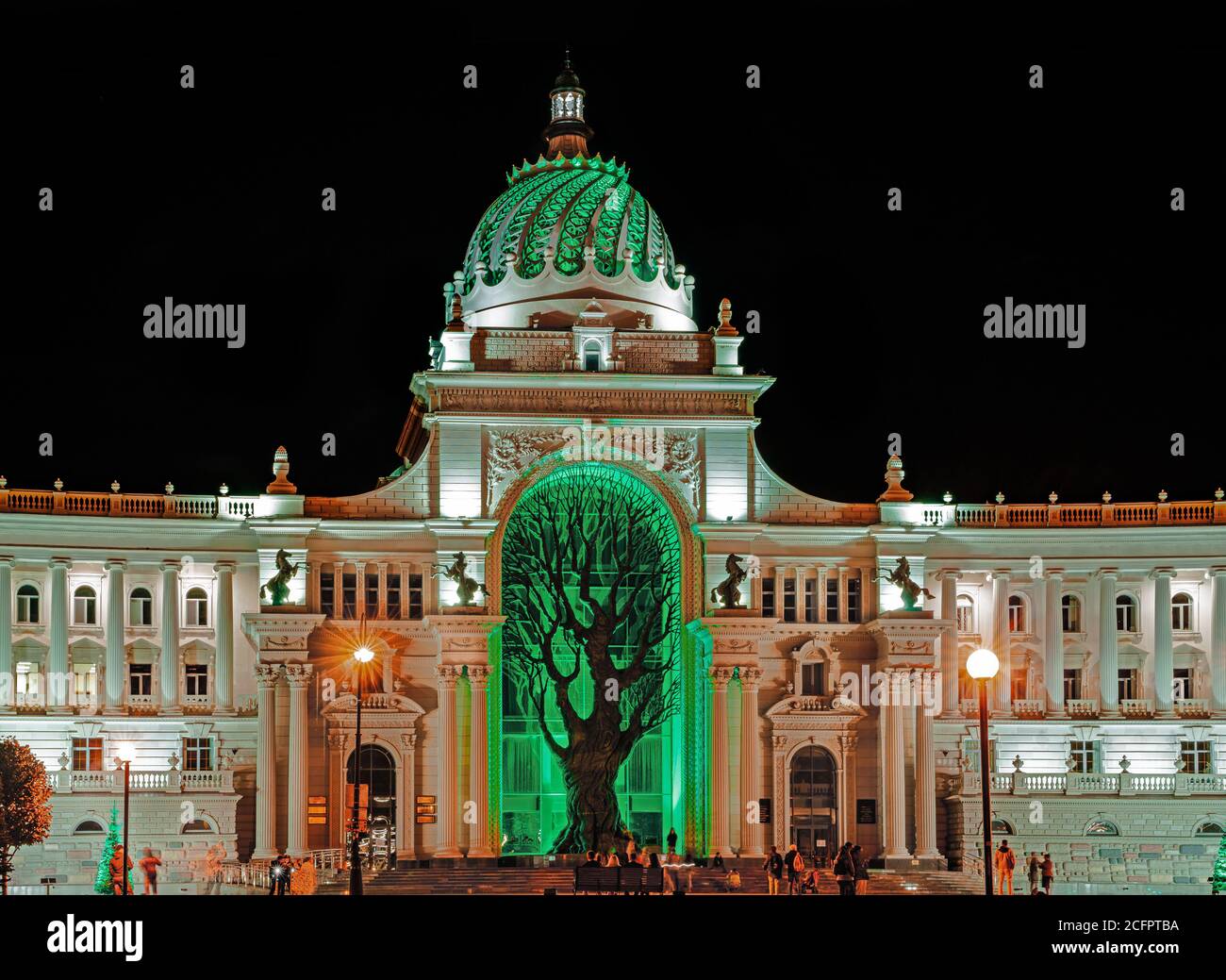 Palast der Bauern in Kazan. Gebäude des Ministeriums für Landwirtschaft. Nachtansicht. Stockfoto