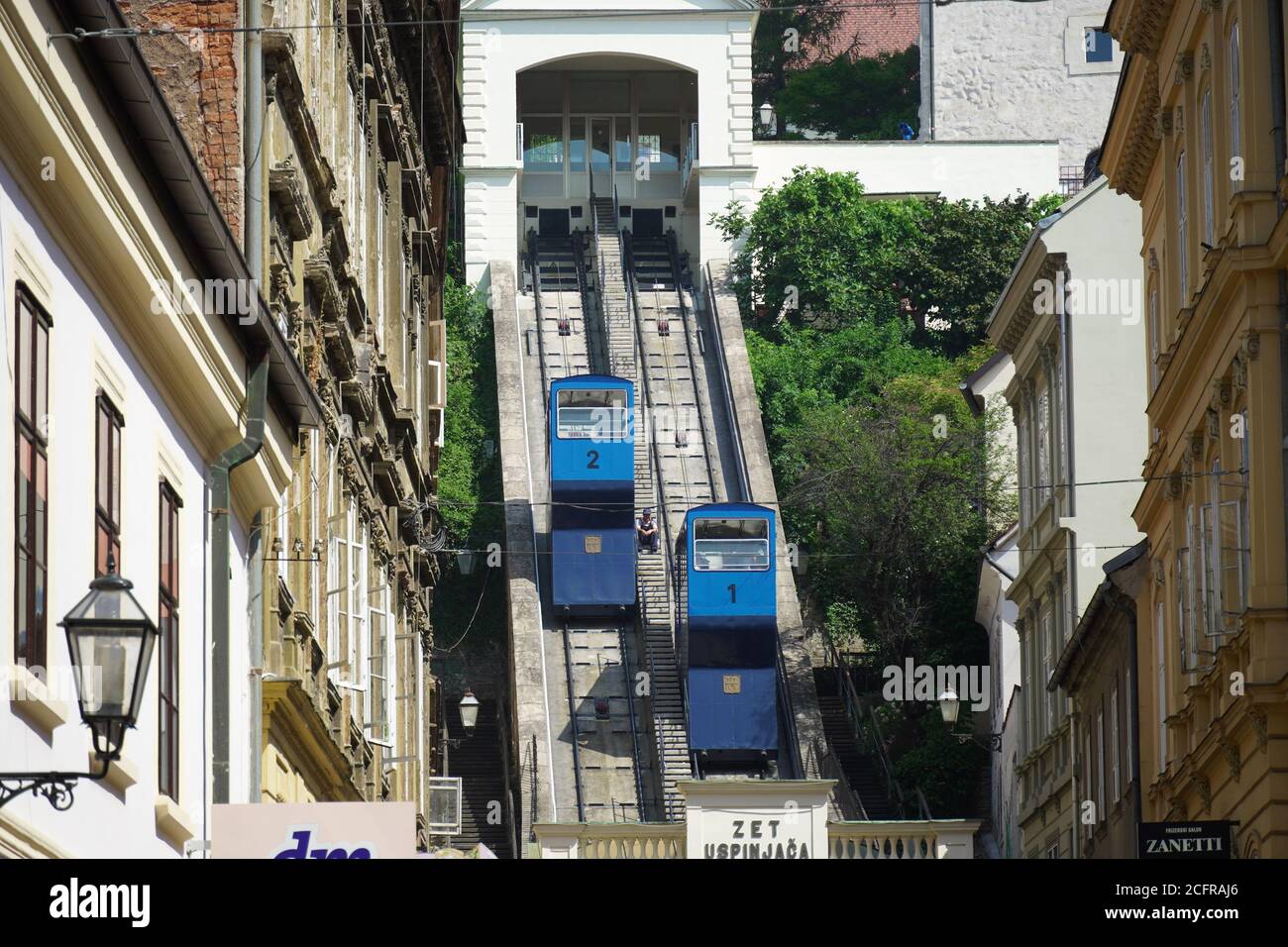 Kroatien: Zagreb. Am Fuße der Altstadt befindet sich die Seilbahn, die von ZET betrieben wird, eine der kürzesten der Welt (65 m). Das Hotel liegt in der Tomic Street, es Co Stockfoto