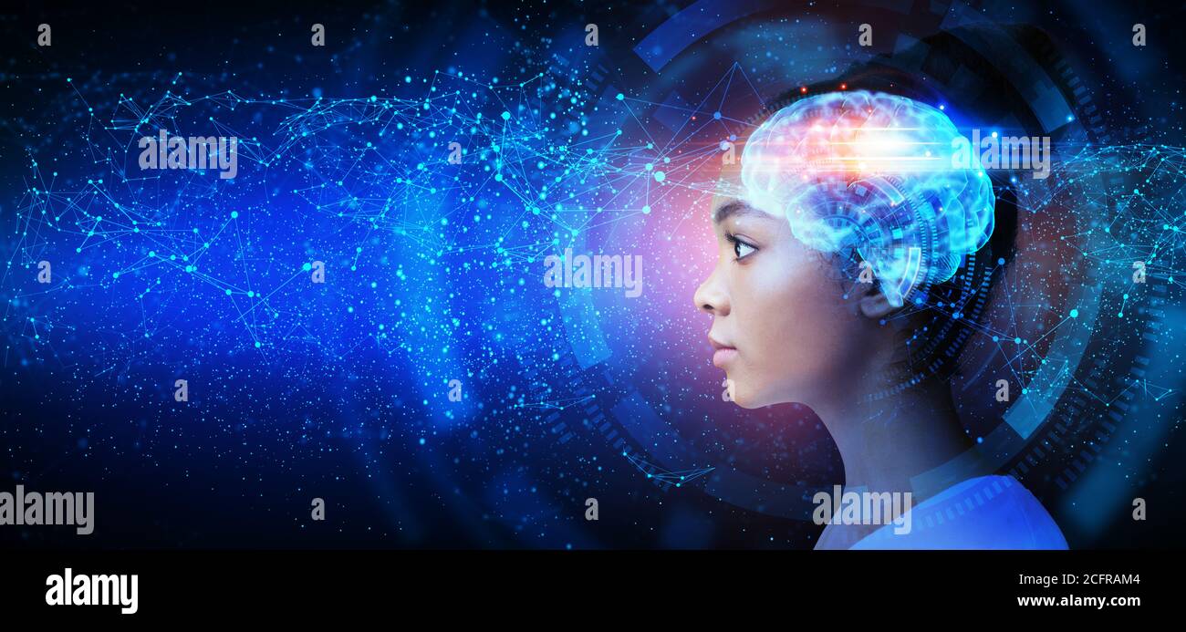 Konzept Der Künstlichen Intelligenz. Profil Porträt Der Schwarzen Frau Mit Beleuchteten Digitalen Gehirn Stockfoto