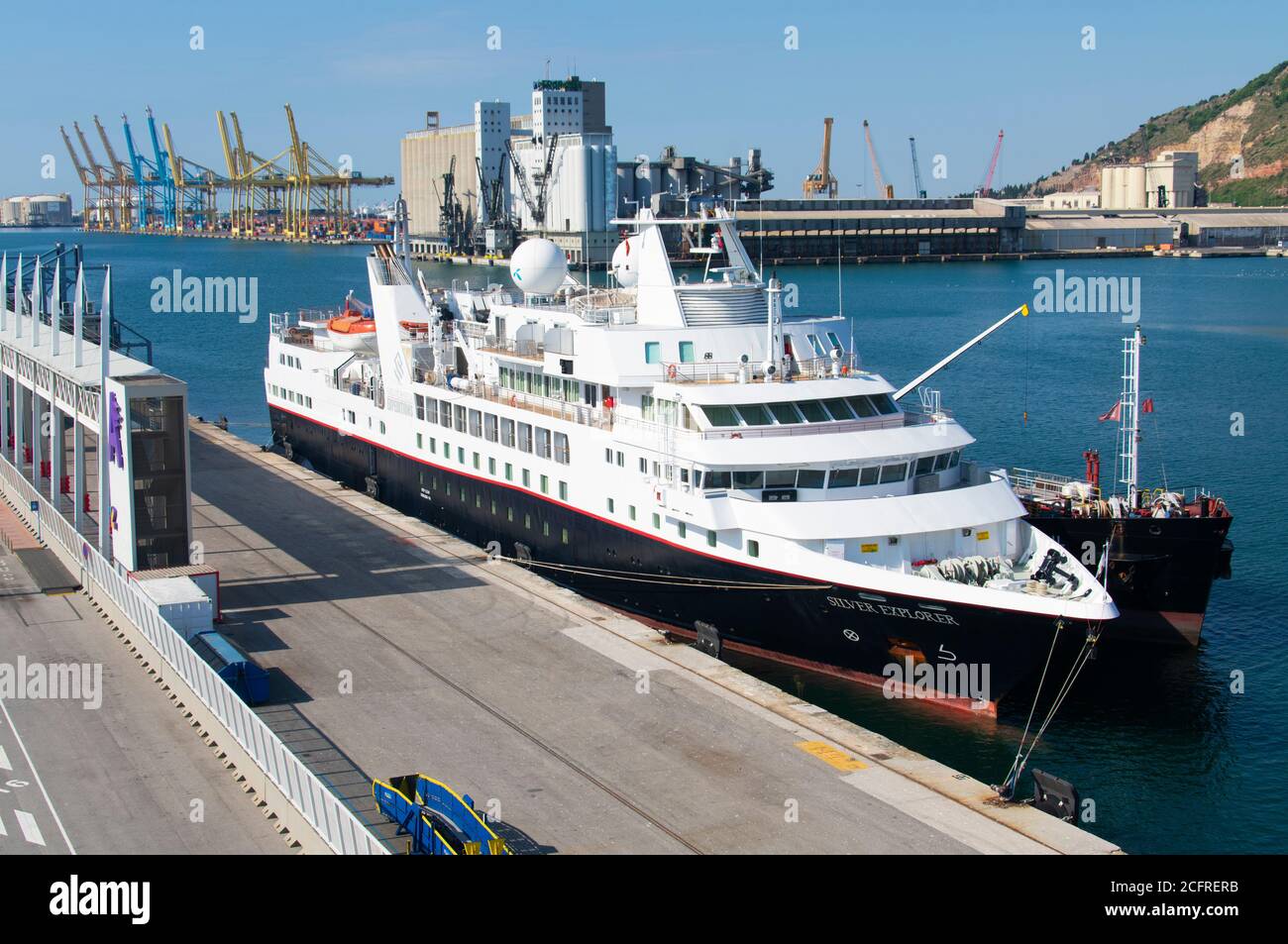 Das Kreuzfahrtschiff Silver Explorer der Firma Silversea Cruises dockte im Hafen von barcelona an. September 2020. Stockfoto