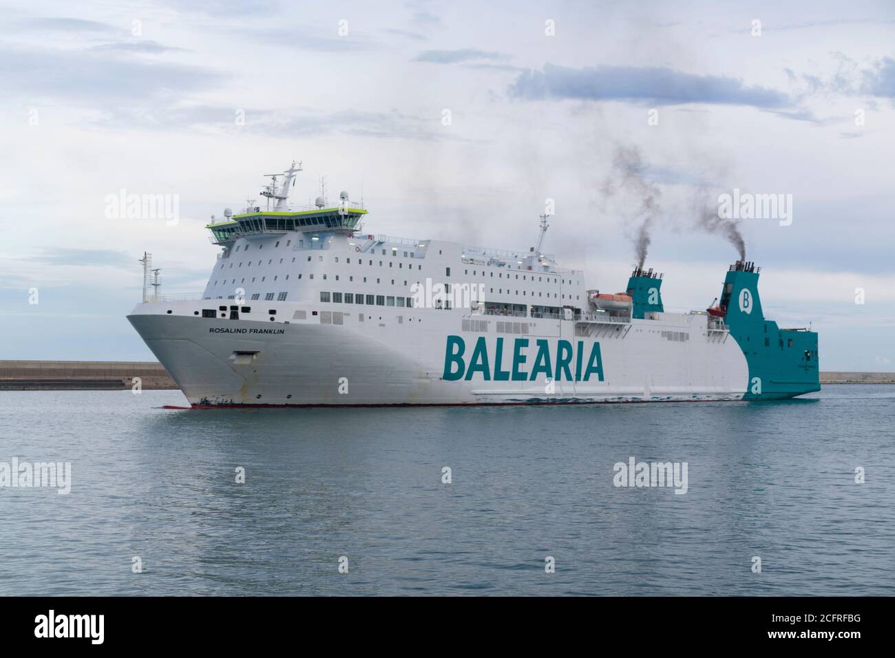 Ankunft der Fähre Rosalind Franklin der Balearia Company in den Hafen von Barcelona am 1. September 2020. Stockfoto