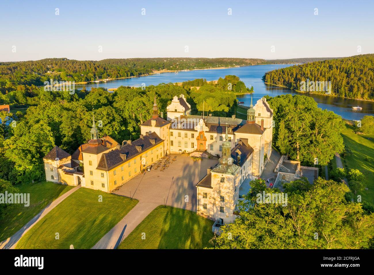 Das Schloss Tyresö ist ein Palast aus dem 17. Jahrhundert in Tyresö, Kreis Stockholm, Schweden. Der Bau begann in den 1620er Jahren und wurde 1636 abgeschlossen. Stockfoto