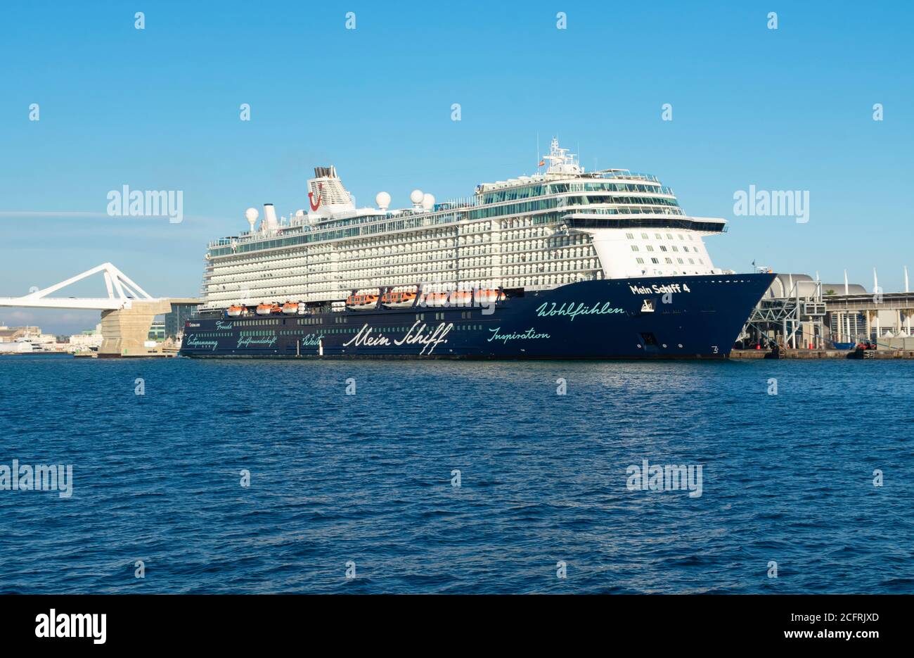 Im Hafen von Barcelona dockte das Kreuzfahrtschiff Mein Schiff 4 der TUI Cruises an. 30. November 2019. Stockfoto