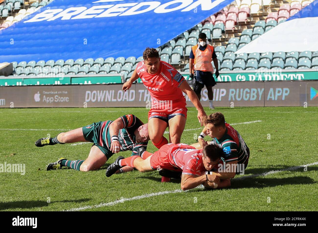 AJ Macginty von Sale Sharks punktet einen Versuch während der Englische Meisterschaft Gallagher Premiership Rugby Union Spiel zwischen Leicester Tigers Und Sale Shar Stockfoto