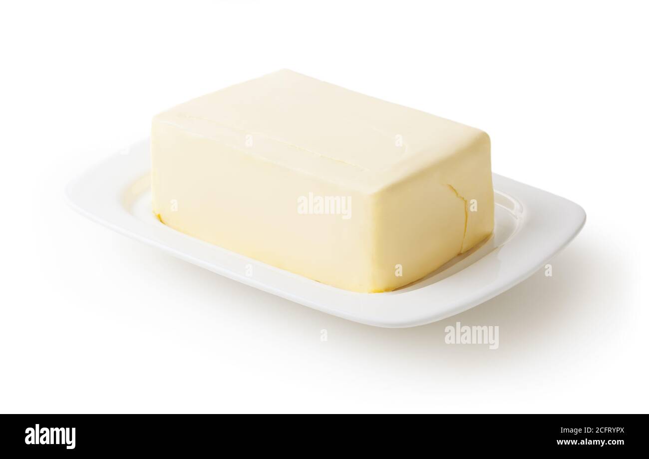 Frische Butter auf weißem Butterteller isoliert auf weißem Hintergrund mit Schneideweg Stockfoto