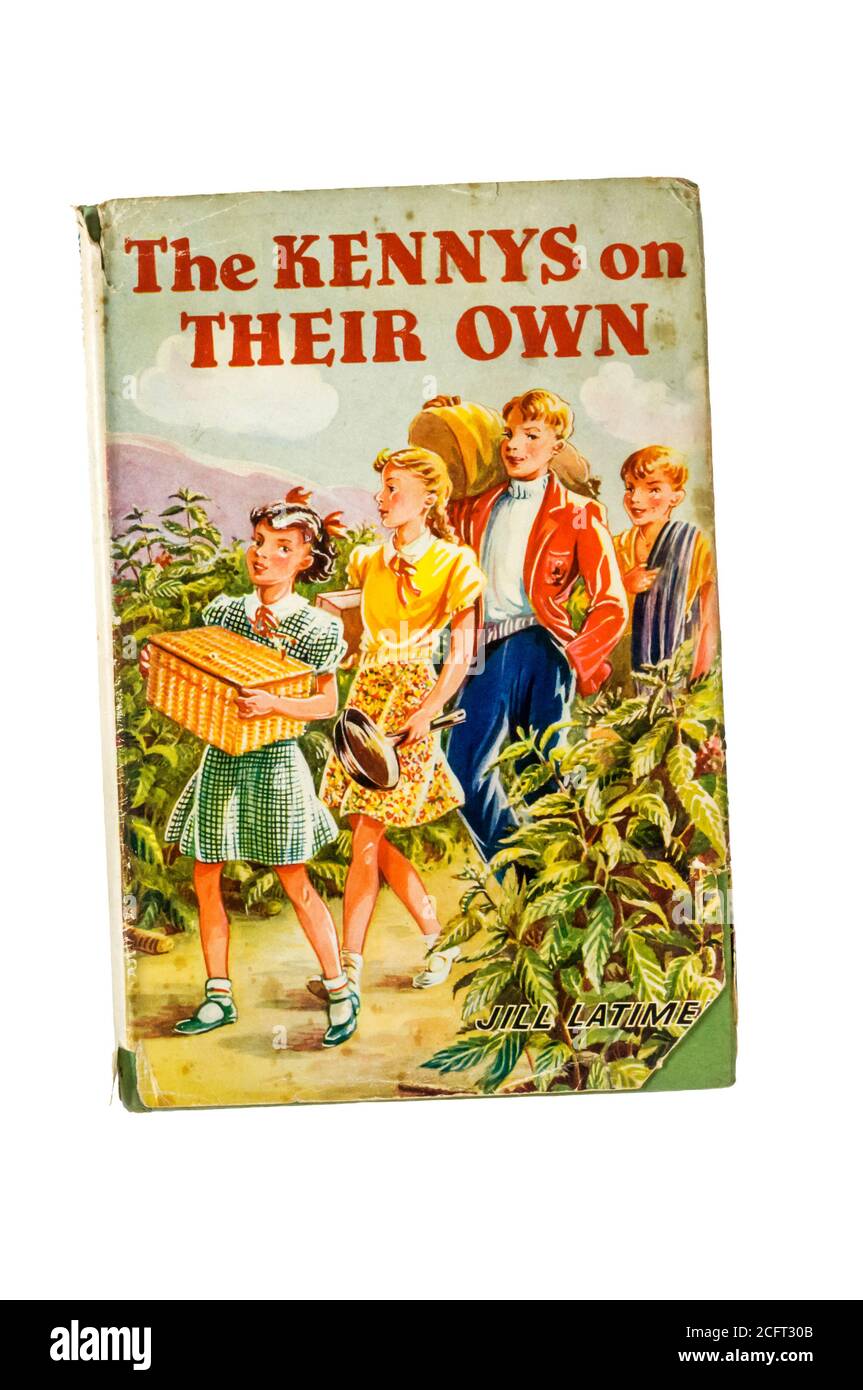 Eine Hardcover-Ausgabe des Kinderbuches The Kennys on Their Own von Jill Latimer, das erstmals 1945 veröffentlicht wurde. Stockfoto