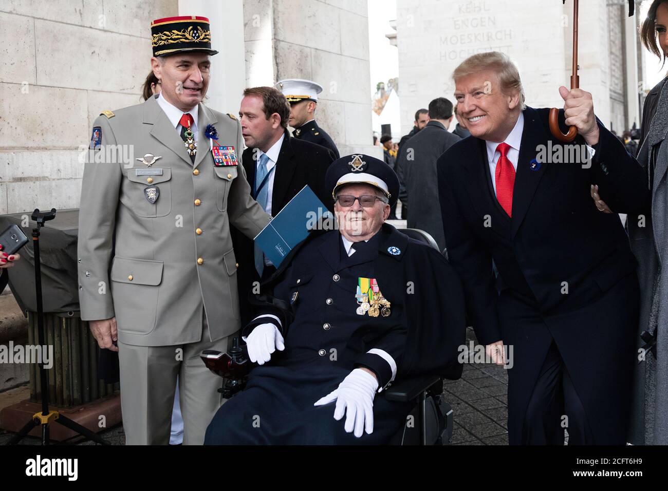 Die Hundertjahrfeier des Waffenstillstandstages 1918 Präsident Donald J. Trump und First Lady Melania Trump nehmen an der Hundertjahrfeier des Waffenstillstandstages 1918 am Sonntag, den 11. November 2018, im Arc de Triomphe in Paris Teil. Stockfoto