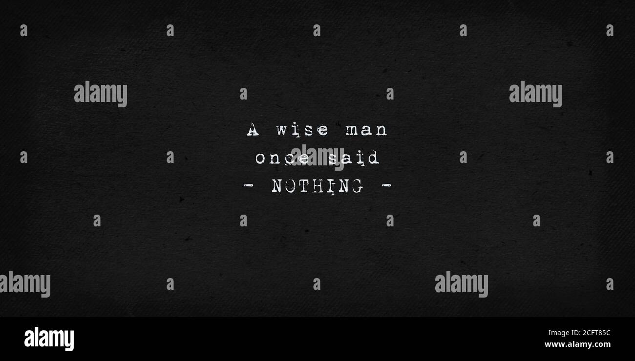Ein weiser Mann sagte einmal nichts. Kraftvolles und dramatisches Zitat. Text Kunst Illustration, Schreibmaschine Schrift auf alten schwarzen Papier Hintergrund. Inspirierend und mot Stockfoto