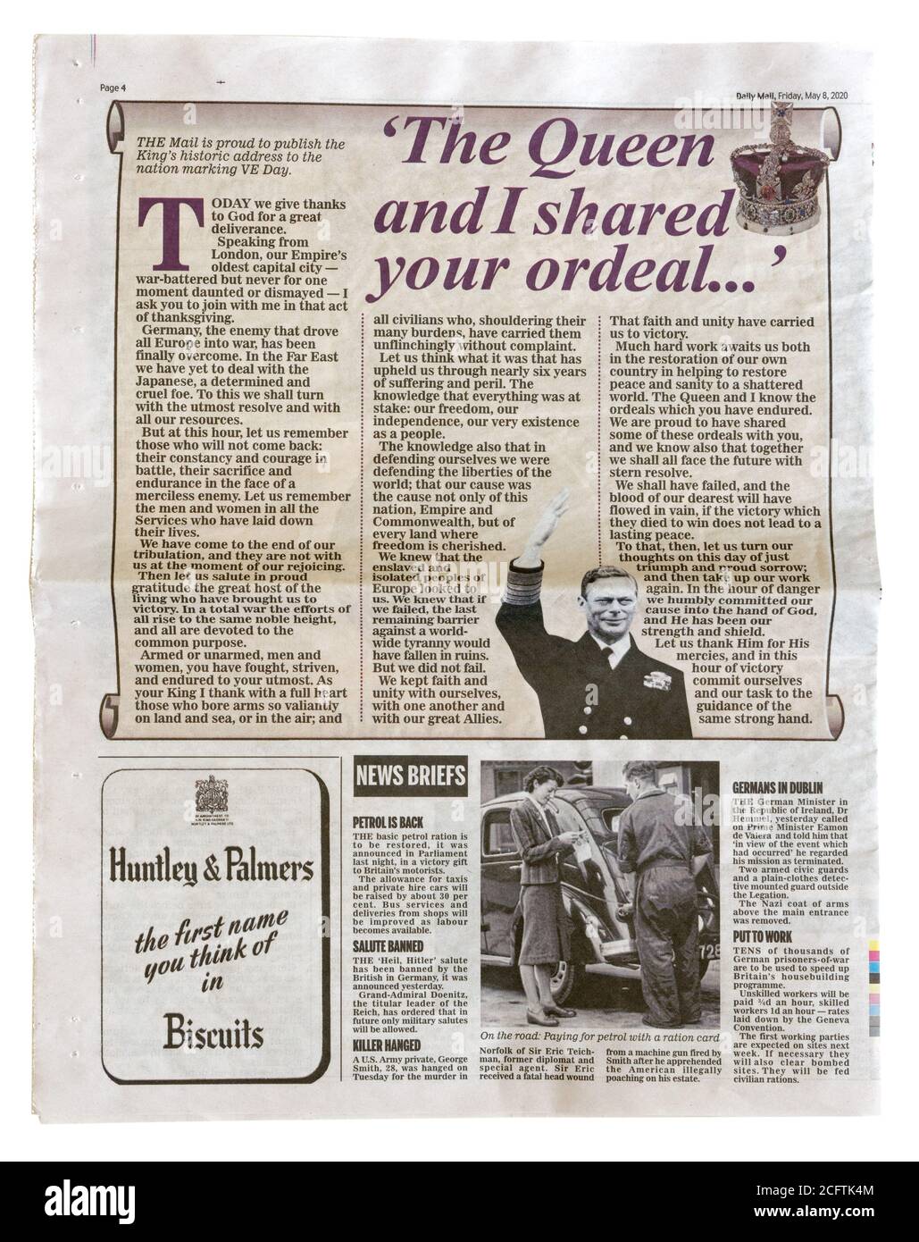 Eine Seite der Daily Mail 8. Mai 1945 mit Die Überschrift die Königin und ich haben Ihre Qual geteilt Stockfoto