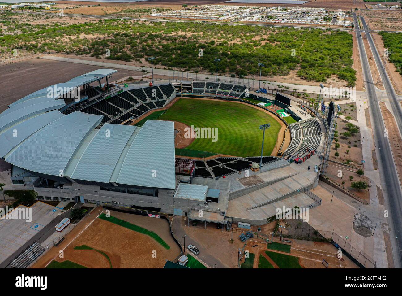 Luftaufnahme, Luftaufnahme des Yaquis Baseballstadions von Ciudad Obregon, der Mexican Pacific League. LMP Panorama des Baseballstadions. Lasst mich fallen, Yaqui Valley. © ( Foto von Luis Gutierrez/NortePhoto.com)... estadio de beisbol de los Yaquis de ciudad Obregon. Vista aérea, fotografia aérea del estadio de beisbol de los Yaquis de ciudad Obregon, de la Liga Mexicana del Pacifico. LMP Panorámica de estadio de Beisbol. Cajeme, valle del Yaqui. © ( Foto von Luis Gutierrez/NortePhoto.com). Stockfoto