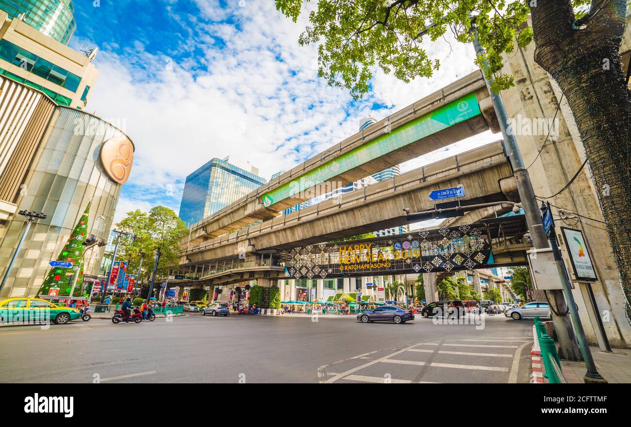 BANGKOK, THAILAND - 16. DEZEMBER 2018 - in den Straßen des Ratchaprasong Distrikts am 16. Dezember 2018 in Bangkok, Thailand Stockfoto