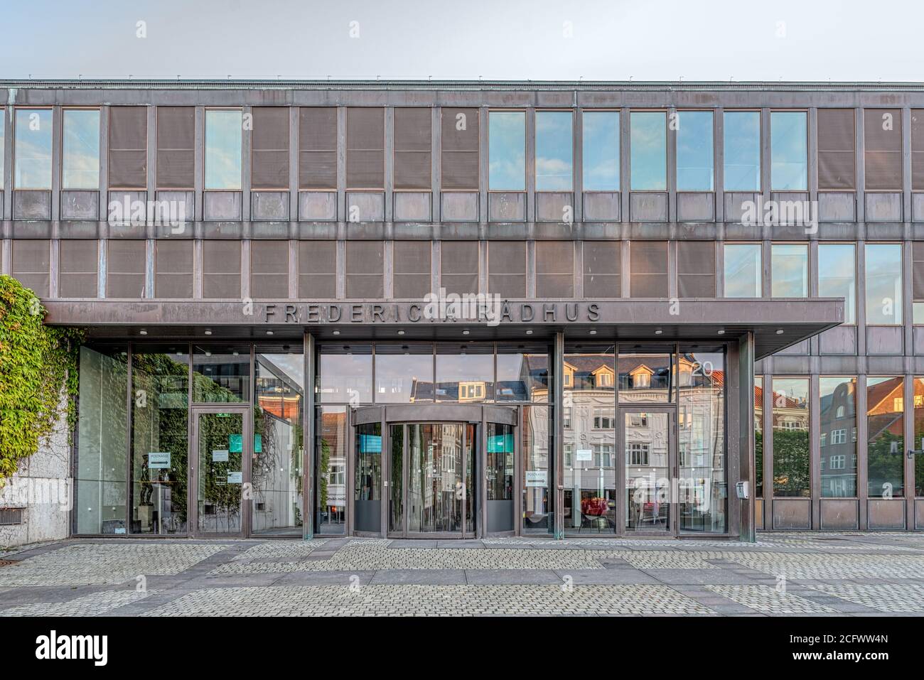 Eintritt in das moderne Rathaus von fredericia, Dänemark, 8. Juni 2020 Stockfoto