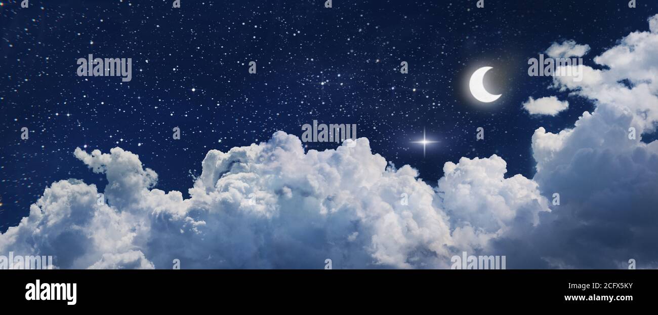 Fantasy nacht himmel Hintergrund mit Sternen, Mond und Wolken Stockfoto