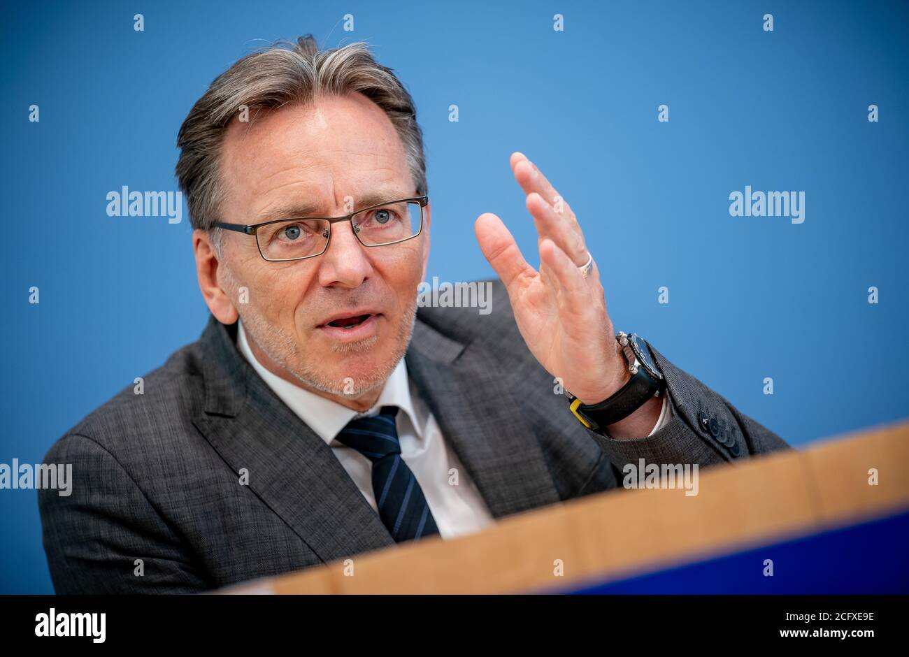 08. September 2020, Berlin: Holger Münch, Präsident des Bundeskriminalamtes (BKA), spricht bei der Vorlage des Lageberichts über drogenbedingte Kriminalität. Foto: Michael Kappeler/dpa Stockfoto