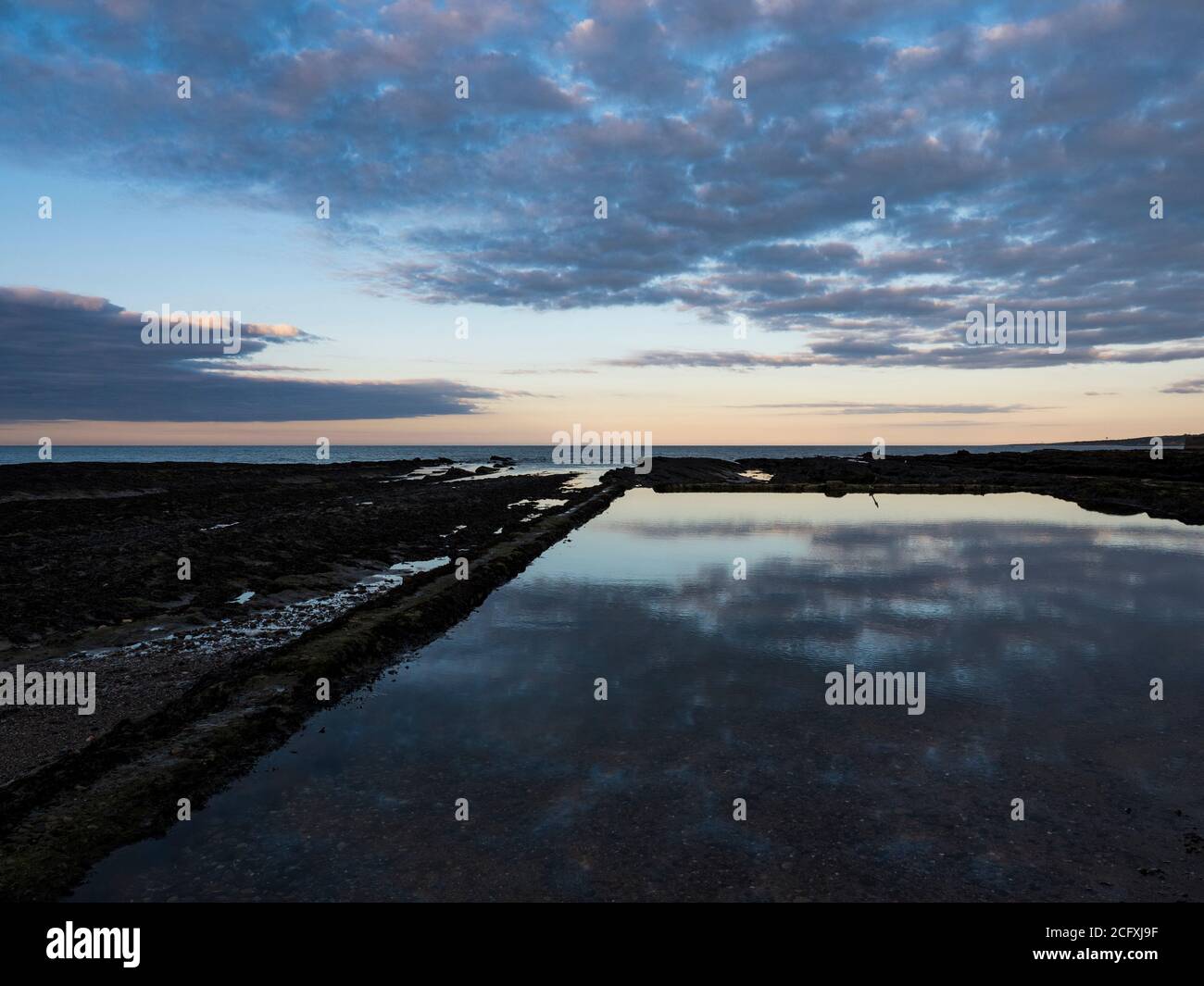 Sonnenuntergang am Castle Sands Beach, St Andrews, Fife, Schottland, Großbritannien, GB. Stockfoto