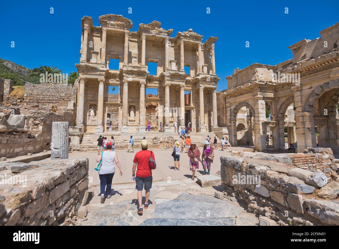 Ephesus, bei Selcuk, Provinz Izmir, Türkei. Bibliothek von Celsus, aus der Zeit um 125 n. Chr.. Ephesus ist ein UNESCO-Weltkulturerbe. Stockfoto