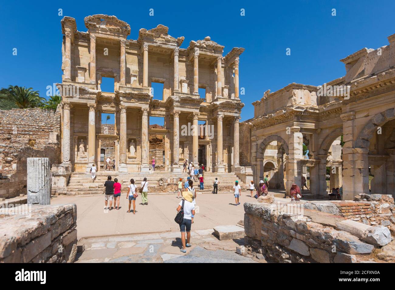Ephesus, bei Selcuk, Provinz Izmir, Türkei. Bibliothek von Celsus, aus der Zeit um 125 n. Chr.. Ephesus ist ein UNESCO-Weltkulturerbe. Stockfoto
