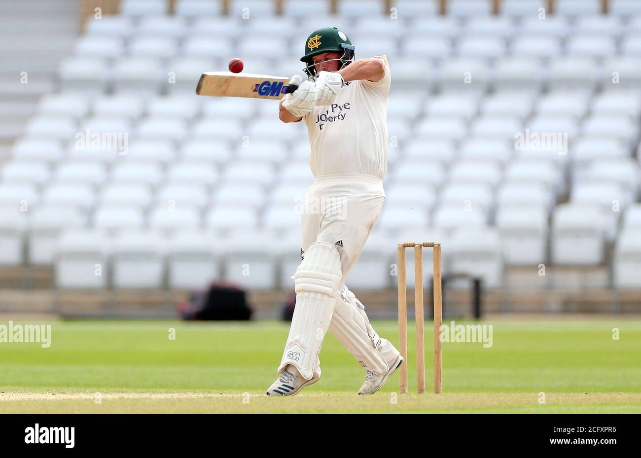 Steven Mullaney von Nottinghamshire trifft den Ball am dritten Tag des Bob Willis Trophy-Spiels in Trent Bridge, Nottingham. Stockfoto