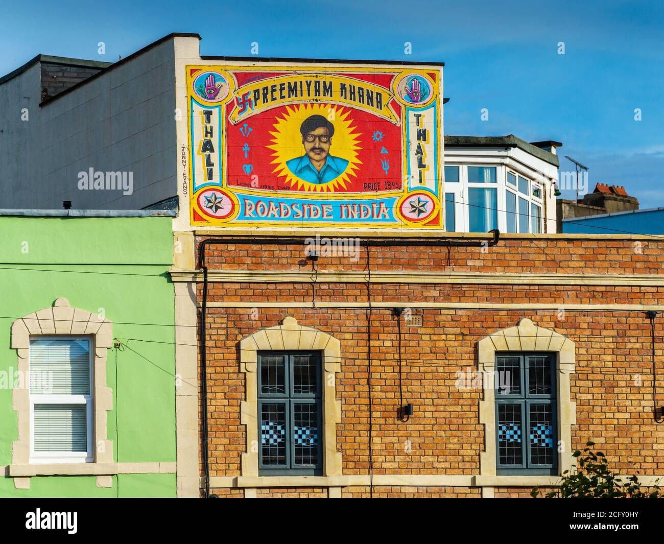 Wandgemälde im indischen Stil auf Amba House, einem ehemaligen Thali Restaurant in Totterdown Bristol. Künstler Jonny Evans. Amba House ist ein kreativer Hub und Veranstaltungsraum. Stockfoto