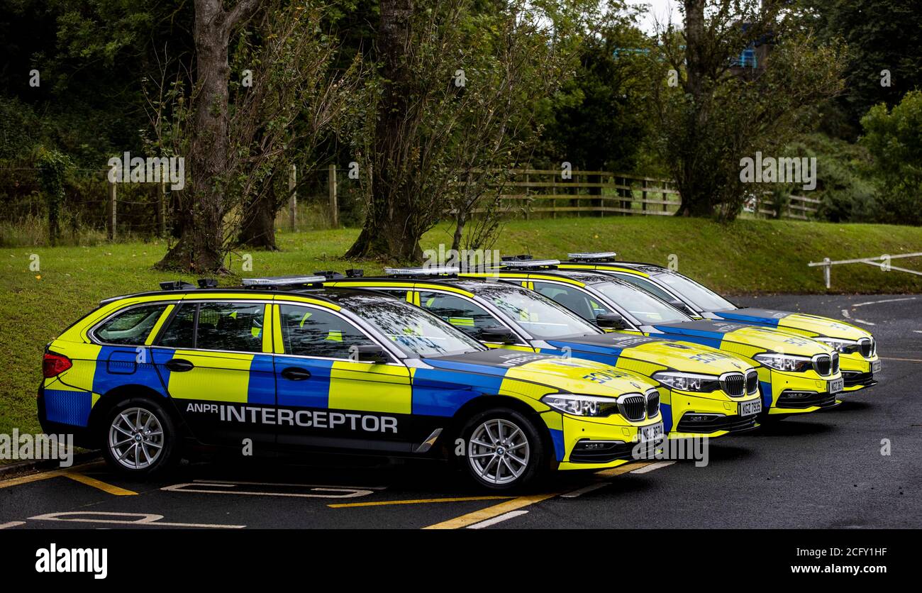 Eine Flotte von BMW Polizeifahrzeugen, die beim Start des neuen Intercept-Teams für die automatische Nummernschilderkennung (ANPR) durch das PSNI in Lisburn gezeigt wurde. Stockfoto