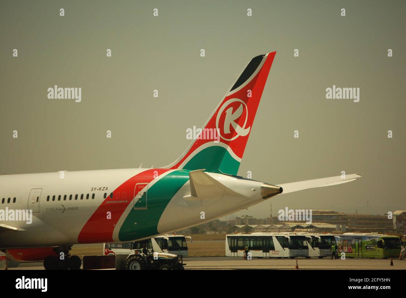 Kenyan Airways Boeing Dreamliner am Jomo Kenyatta International Airport, Nairobi, Kenia Stockfoto