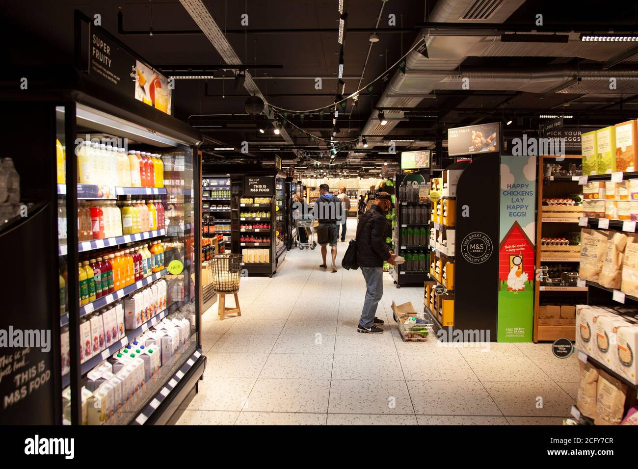Marken und spencer gang -Fotos und -Bildmaterial in hoher Auflösung – Alamy