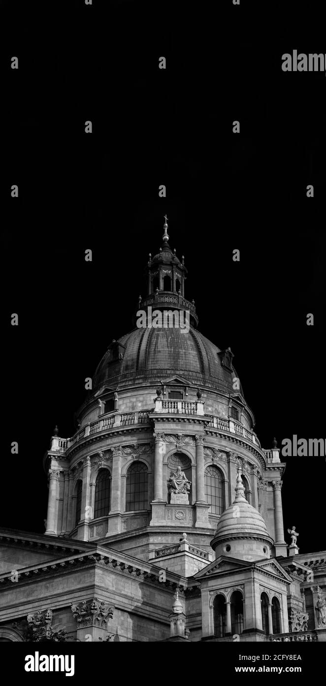 Szent Istvan Bazilika (St.-Stephans-Basilika) neoklassische Kirche im Zentrum von Budapest, fertiggestellt 1905 (Schwarz-Weiß mit Kopierraum) Stockfoto