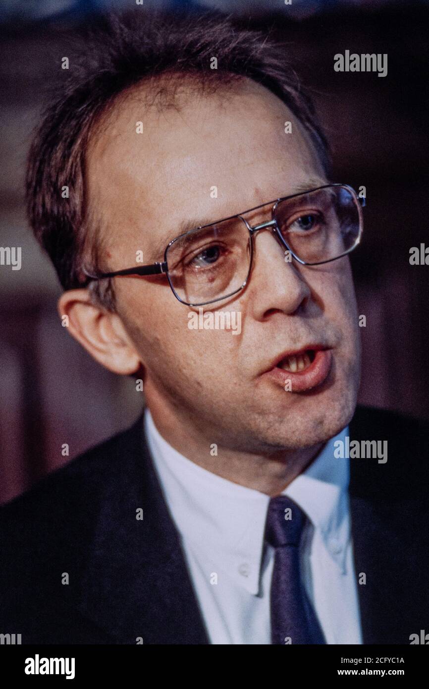 Andrew Puddephatt der Generalsekretär der Liberty spricht in Westminster über eine Pressekonferenz. 11. Januar 1993. Foto: Neil Turner Stockfoto Andrew Puddephatt der Generalsekretär der Liberty spricht in Westminster über eine Pressekonferenz. 11. Januar 1993. Foto: Neil Turner Stockfoto