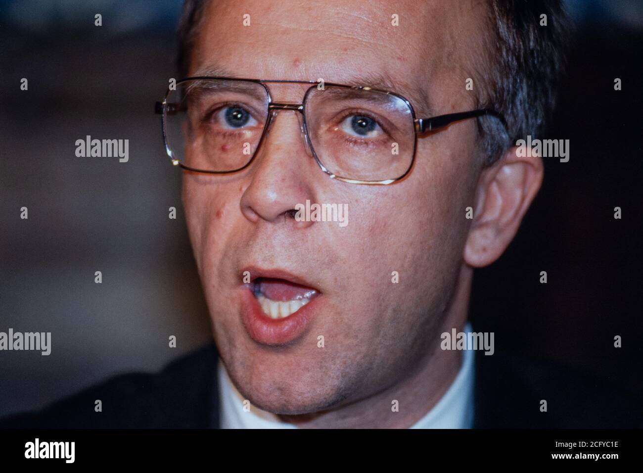 Andrew Puddephatt der Generalsekretär der Liberty spricht in Westminster über eine Pressekonferenz. 11. Januar 1993. Foto: Neil Turner Stockfoto Andrew Puddephatt der Generalsekretär der Liberty spricht in Westminster über eine Pressekonferenz. 11. Januar 1993. Foto: Neil Turner Stockfoto