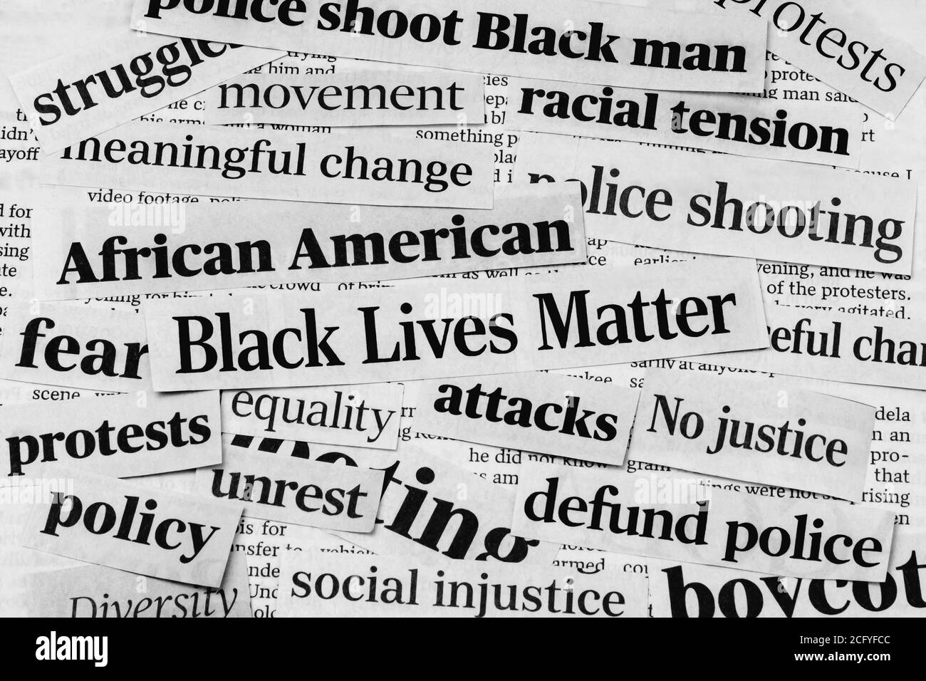 Black Lives Matter protestiert Zeitungsschlagzeilen. Konzept von Rassismus, Ungleichheit, Sozialreform und Gerechtigkeit Stockfoto