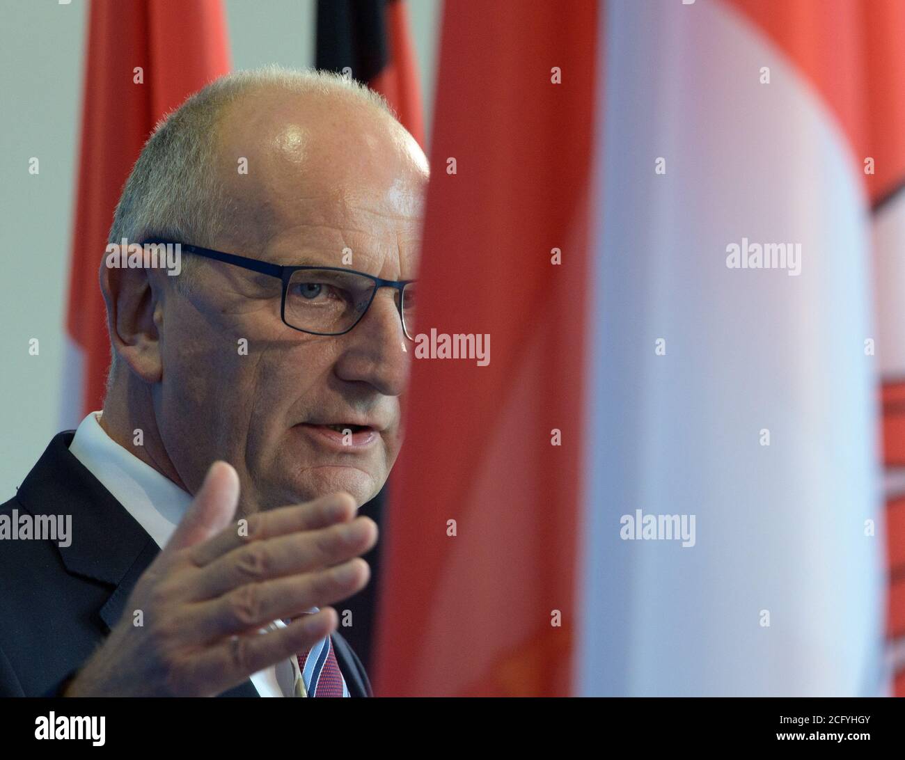 08. September 2020, Brandenburg, Potsdam: Ministerpräsident Dietmar Woidke (SPD) erläutert auf einer Pressekonferenz den Vorschlag der Landesregierung für den Haushalt 2021 und die Personalbedarfsplanung bis 2024. Foto: Soeren Sache/dpa-Zentralbild/ZB Stockfoto