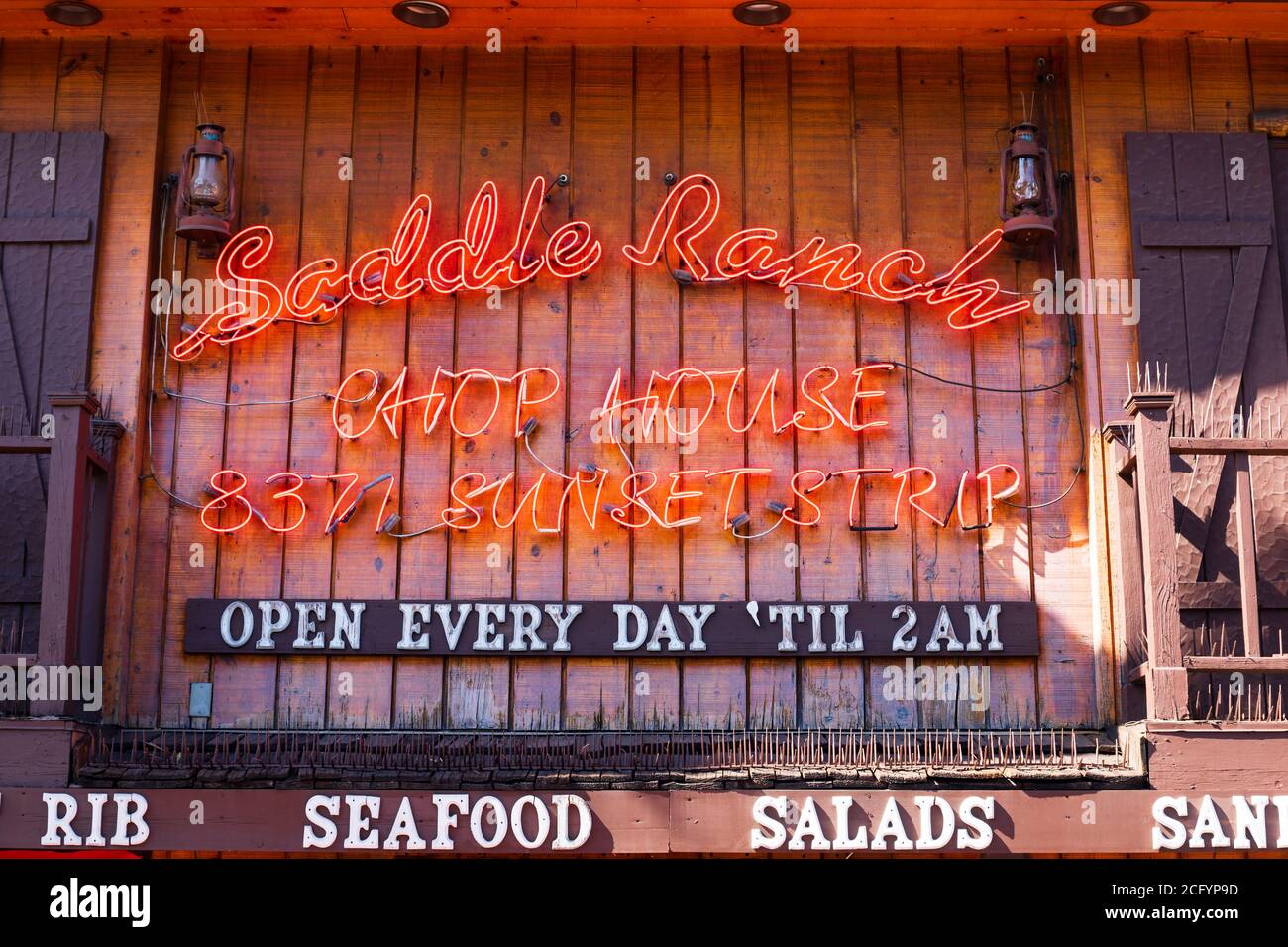 Neonschild Saddle Ranch Chop House and Bakery, 8371 Sunset Boulevard, West Hollywood, Los Angeles, Kalifornien, USA Stockfoto