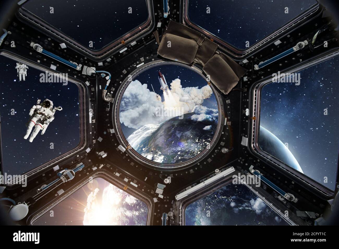 Cockpit Blick von der Internationalen Raumstation in der Nähe des Planeten Erde. Konzept der Erforschung und Forschung, Raketenstart. Einige Elemente sind komponiert Stockfoto