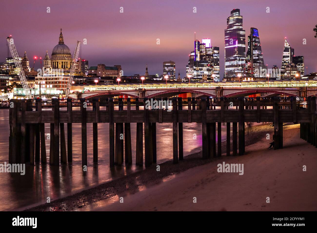 London Nachtzeit Stockfoto