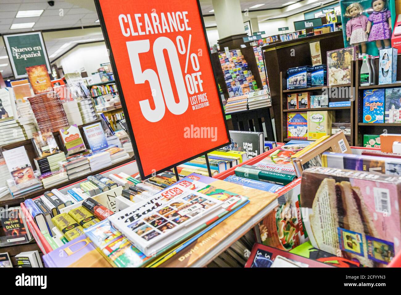 Miami Florida, Coral Gables Barnes & Noble Buchhandlung, Buchabschlusszeichen 50 % Rabatt auf ermäßigten Verkauf, Werbeaktionen zum halben Preis Stockfoto