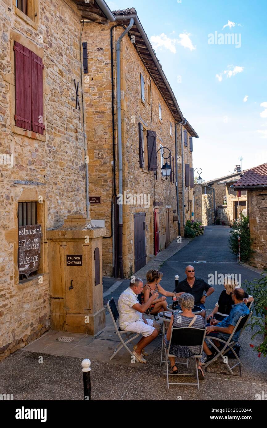 Frankreich, Rhone, Beaujolais, Pierre Dorees, Oingt, beschriftet Les Plus Beaux Villages de France (die schönsten Dörfer Frankreichs) Stockfoto