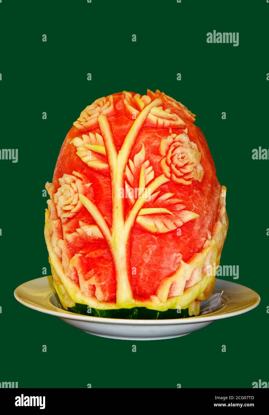 Geschnitzte Wassermelone, Design, Baum, Blumen, Blätter, künstlerisch, Geschicklichkeit, essbare Dekoration, Lebensmittel, Obst Stockfoto