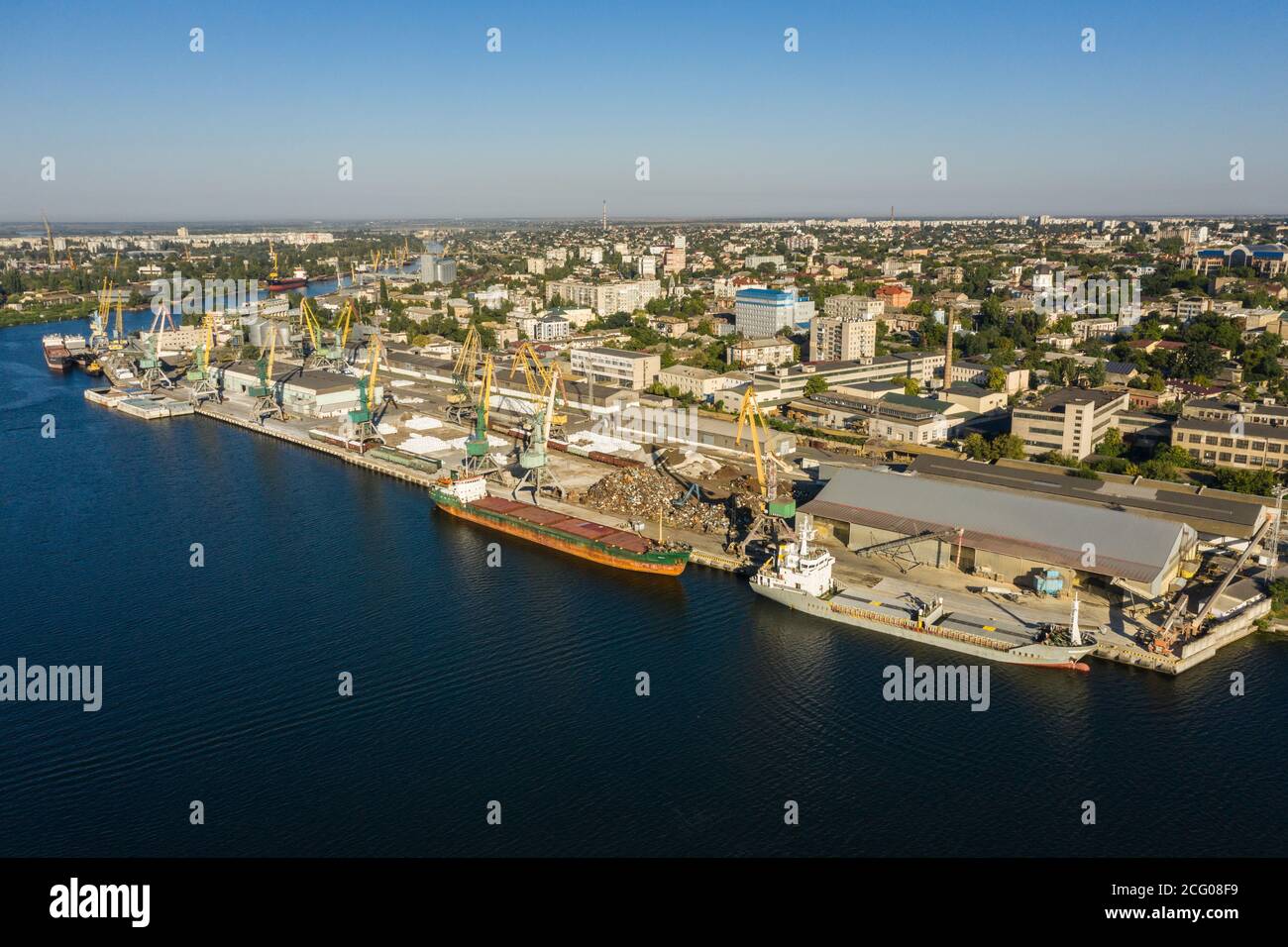 Kherson City Cargo Port in der Nähe der Dnjepr Fluss Luftaufnahme Stockfoto