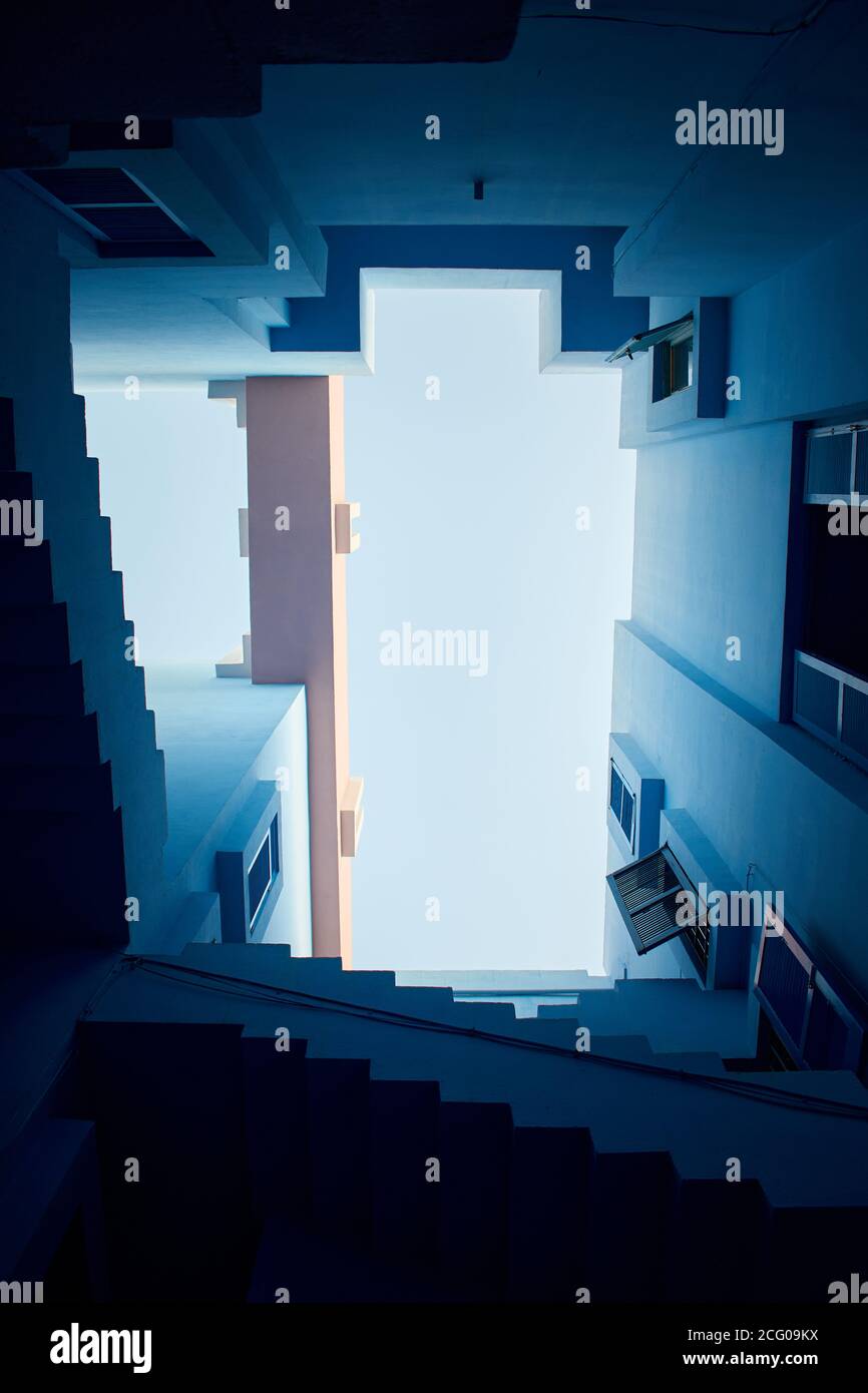 Blaues Gebäude in der 'Muralla Roja' in Calpe, Spanien Stockfoto